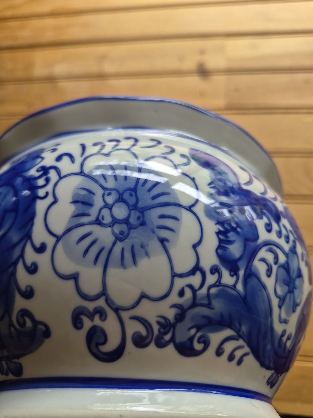 Elegant Blue and White Chinese Style Porcelain Ceramic Pot - Picture 10 of 12